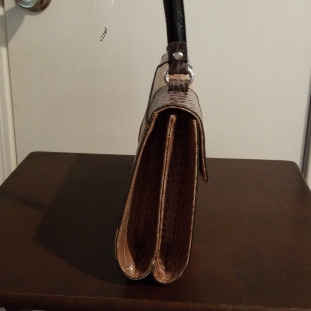 Guess Purse - Picture 3 of 6